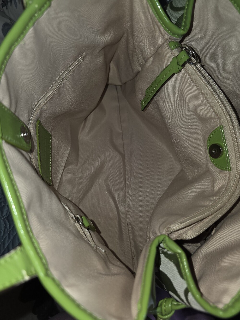 Green Signature Pattern Tote Bag - Picture 9 of 11